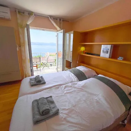 Apartment In 42645 Novi Vinodolski