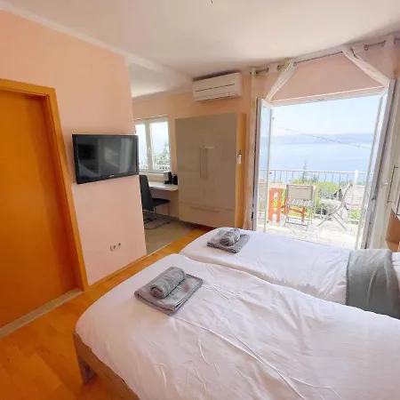 In 42645 Apartment *